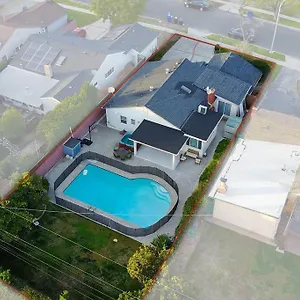https://hollywood-dream-pool-and-jacuzzi-home-king-beds.topanaheimhotels.com